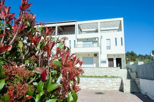 Deluxe Neli Apartments