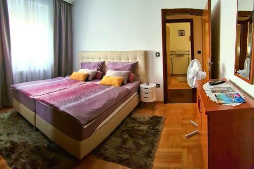 Apartments Domalu