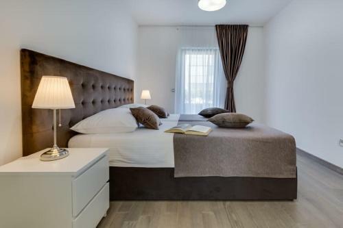 Luxury Apartment Periska With Jacuzzi & Pool