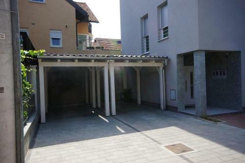 Apartments With A Parking Space Zagreb - 12573