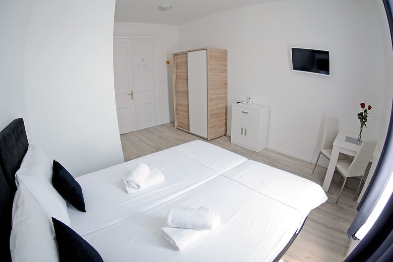 Hostal Virtus Apartments And Rooms
