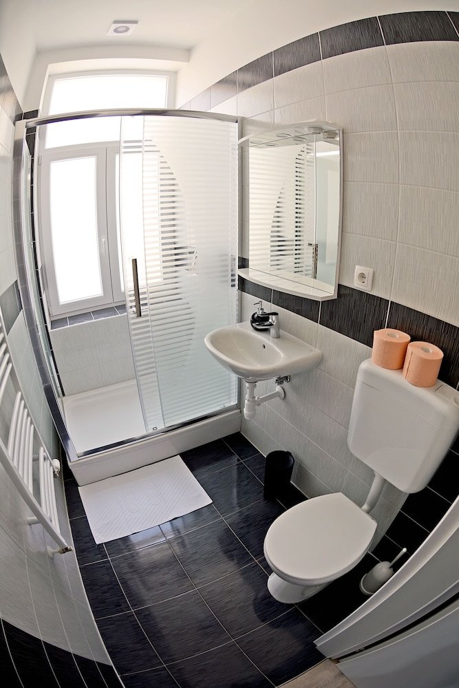Hostal Virtus Apartments And Rooms