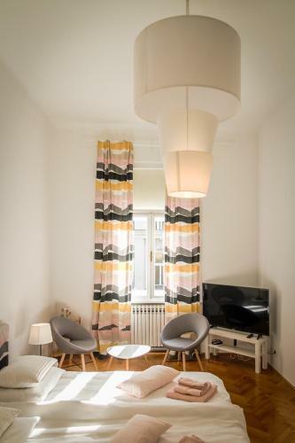 Hostal Main Square Room