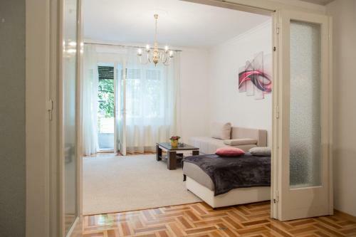 Apartment 6 Bed For You