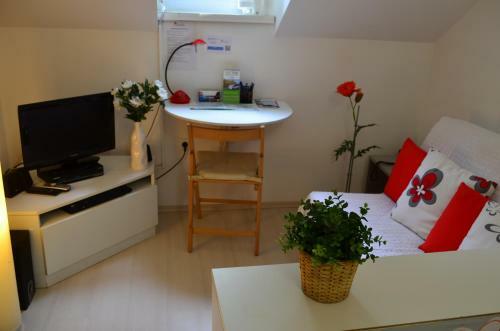 Studio Apartment White