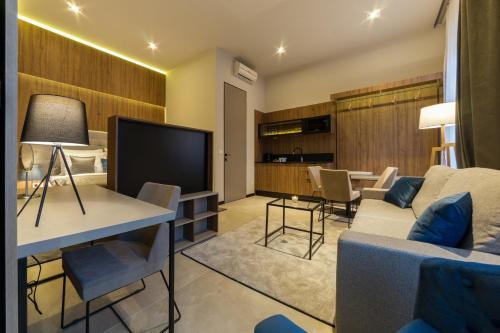 De?man Luxury Apartments