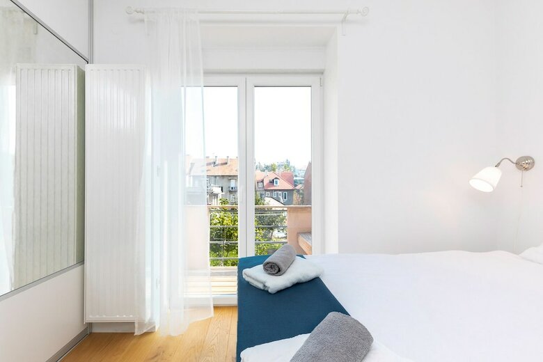 2bdr Design Apartment With Beautiful Terrace View