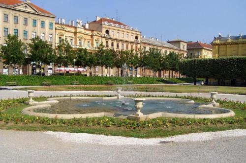 Apartments With Wifi Zagreb - 12046