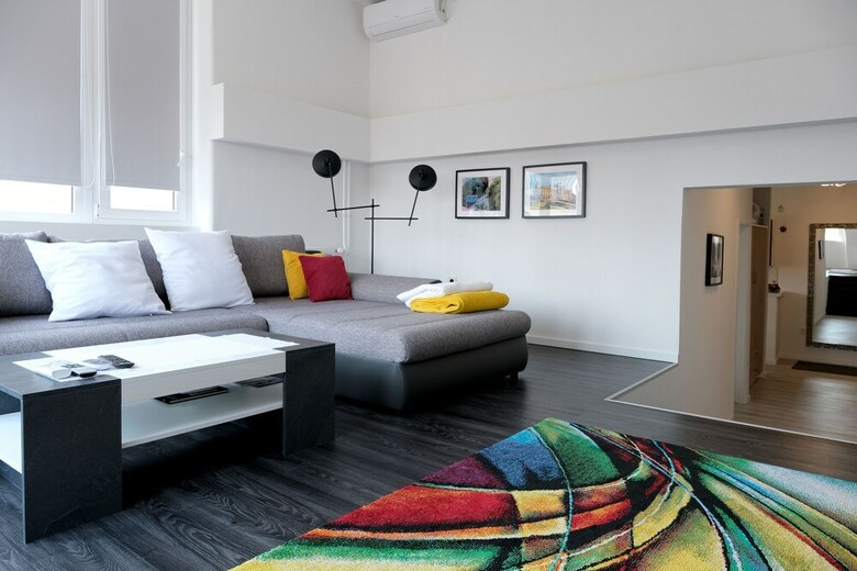 Oval Main Square Apartment