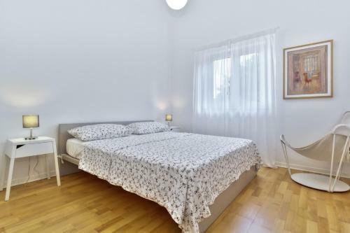 Hostal Diana House With Apartments