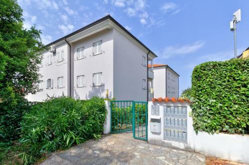 Hostal Diana House With Apartments