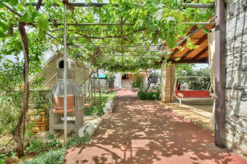 Hostal Nadia House With Apartments