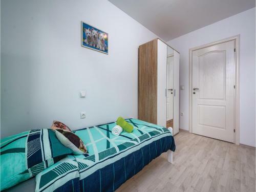 Three-bedroom Holiday Home In Zminj