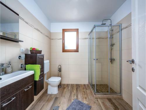 Three-bedroom Holiday Home In Zminj