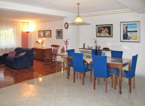Holiday Home Haus Divna (pul578)