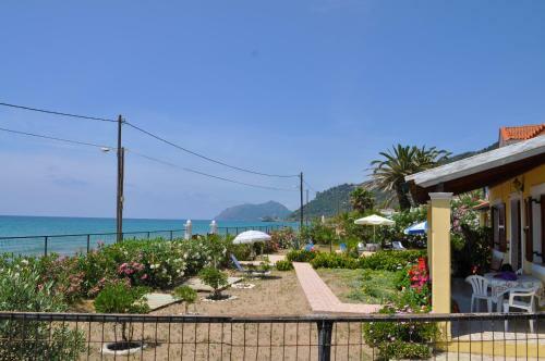 Beachfront Vacation Home "eftichia"