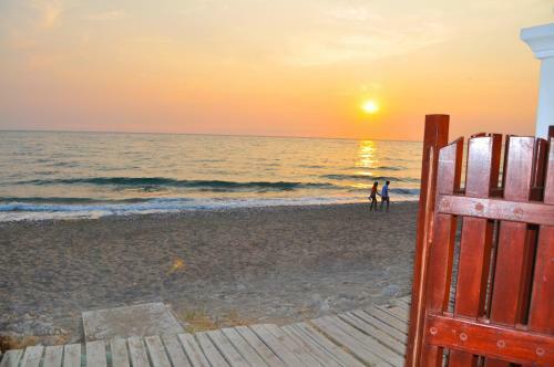 Beachfront Vacation Home "eftichia"