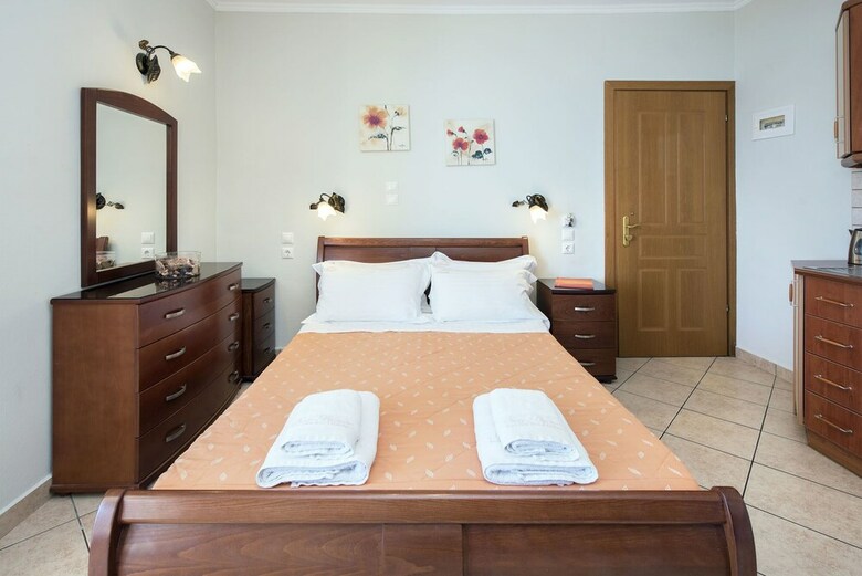 Sea Breeze Hotel & Apartments