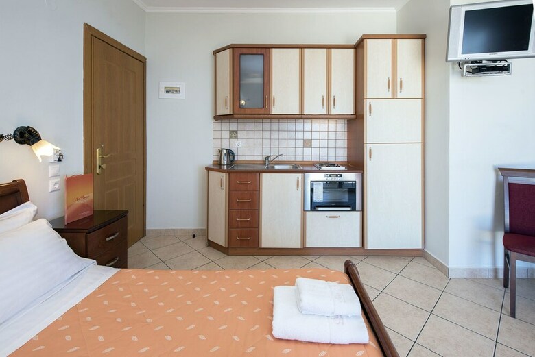 Sea Breeze Hotel & Apartments