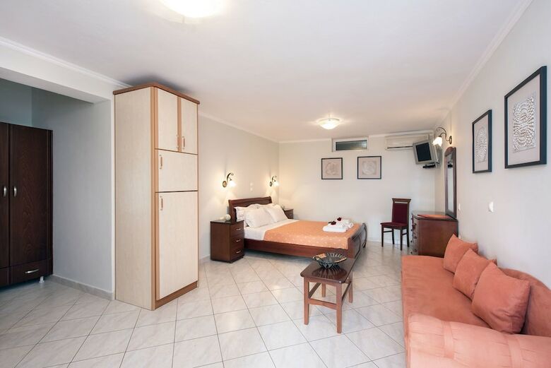 Sea Breeze Hotel & Apartments