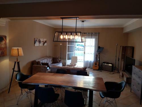 Mojo Modern Apartment 2