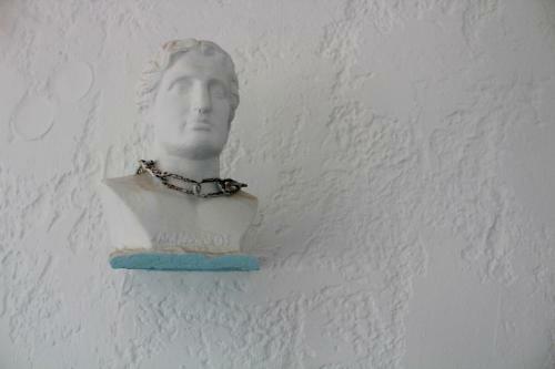 Villette Adonis Andros