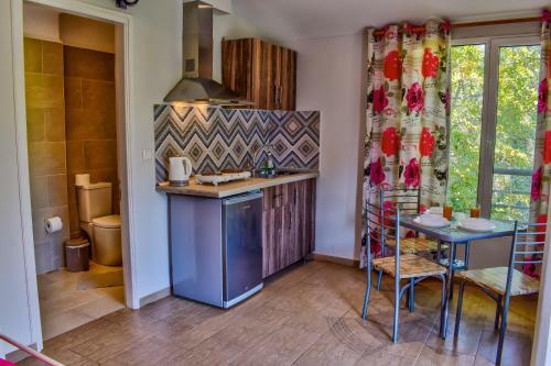 Marilena House Apartments & Studios