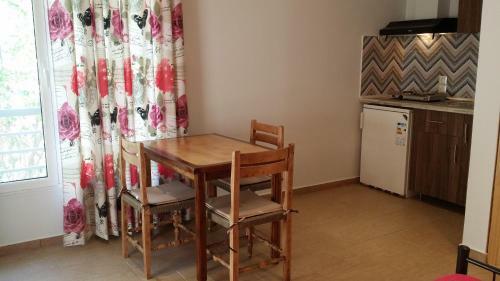 Marilena House Apartments & Studios
