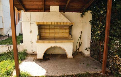 Three-bedroom Holiday Home In Diakopto Achaias