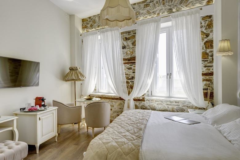 Hostal 1844 Suites