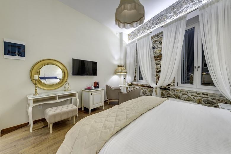 Hostal 1844 Suites
