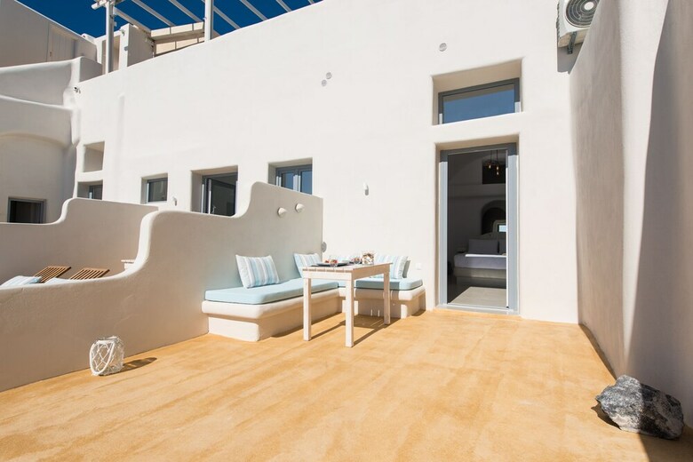 Hostal On The Cliff Suites
