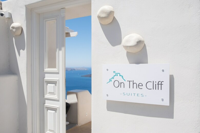Hostal On The Cliff Suites