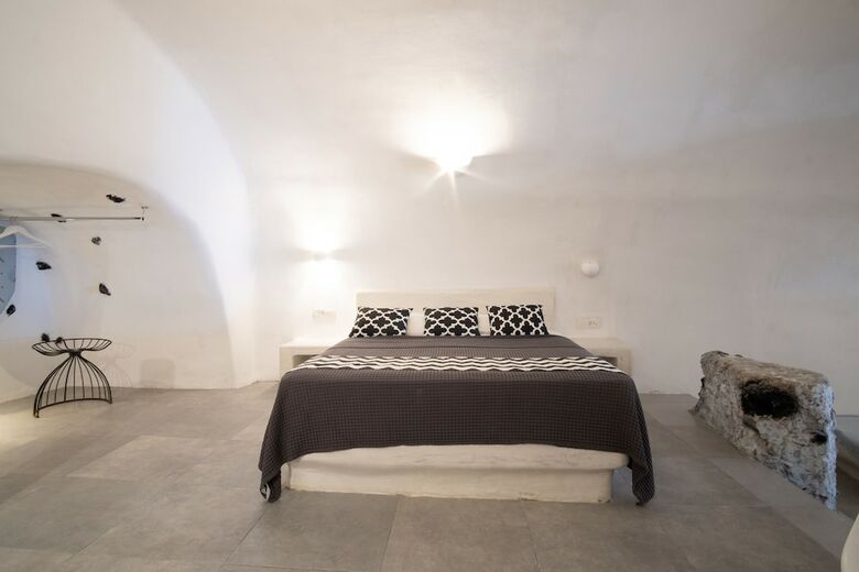 Hostal On The Cliff Suites