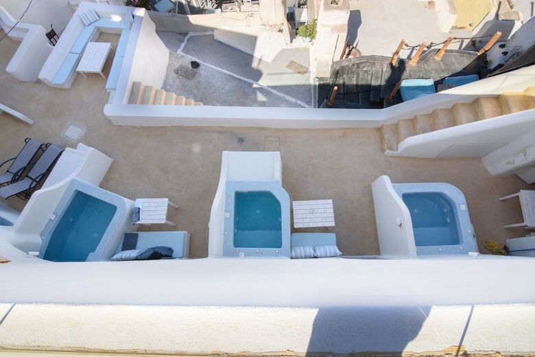 Hostal On The Cliff Suites