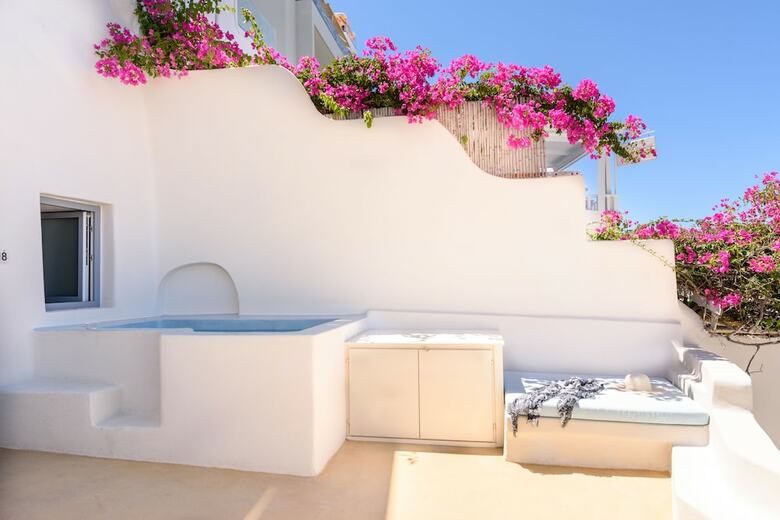 Hostal On The Cliff Suites