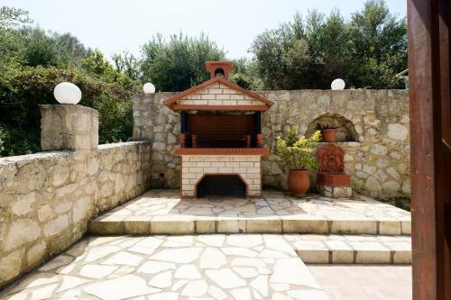 Chill And Relax In A Home With Pool Near The Beach