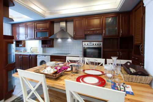 Stunning 1 Bdrm Apartment In Glyfada -sea View