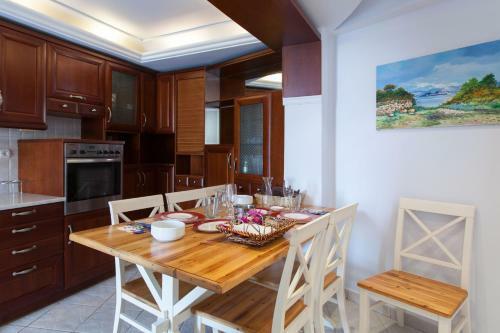 Stunning 1 Bdrm Apartment In Glyfada -sea View