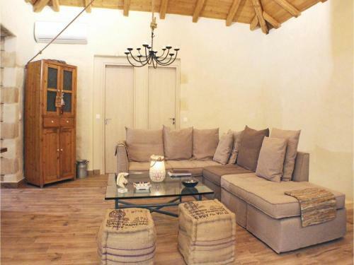 Four-bedroom Holiday Home In Kardamyli