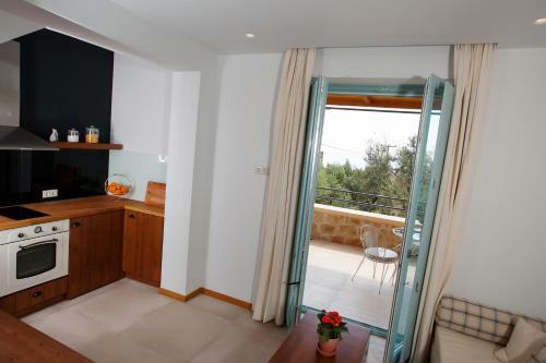 Hostal Lithos Guesthouse