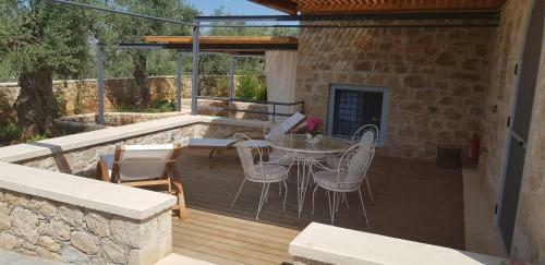 Hostal Lithos Guesthouse