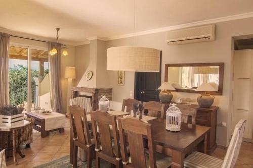 Kassiopi Villa Sleeps 8 Pool Wifi