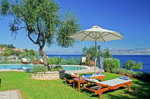 Kassiopi Villa Sleeps 10 Pool Air Con
