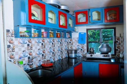 Fairland Houseboat
