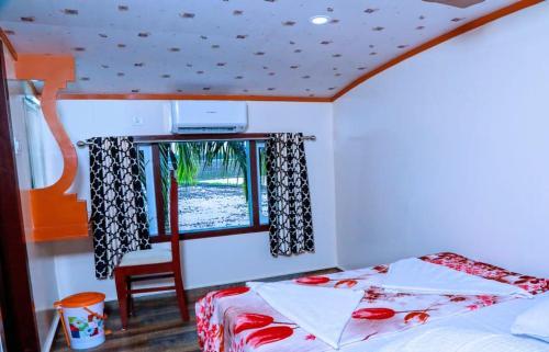 Fairland Houseboat
