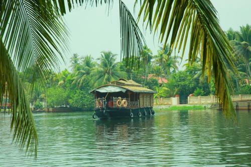 Angel House Boat