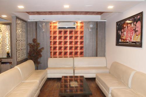 Hotel Parkside Grand Navjyoti