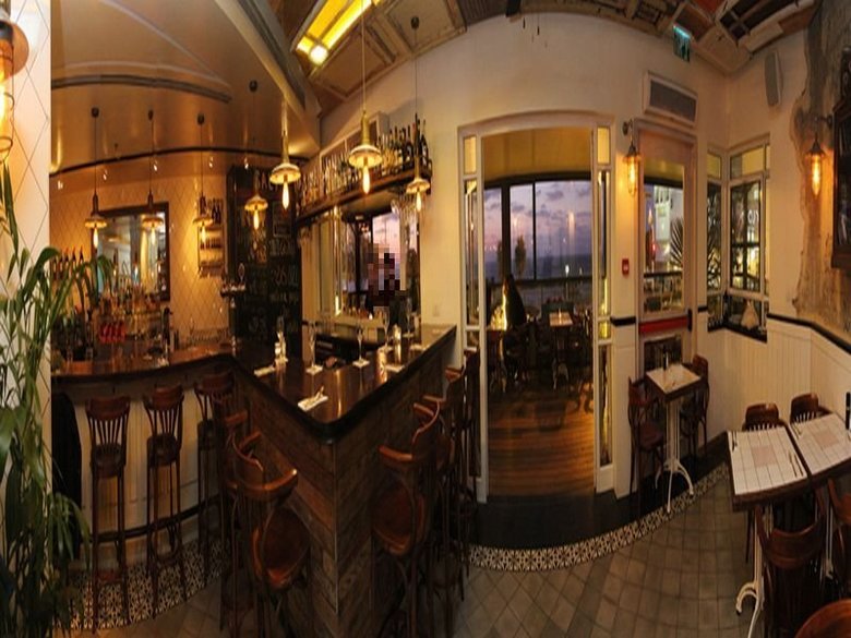 Gordon Hotel & Lounge