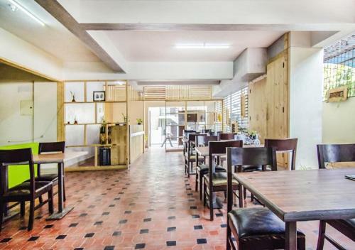 Hotel The 12 Degrees West Egl